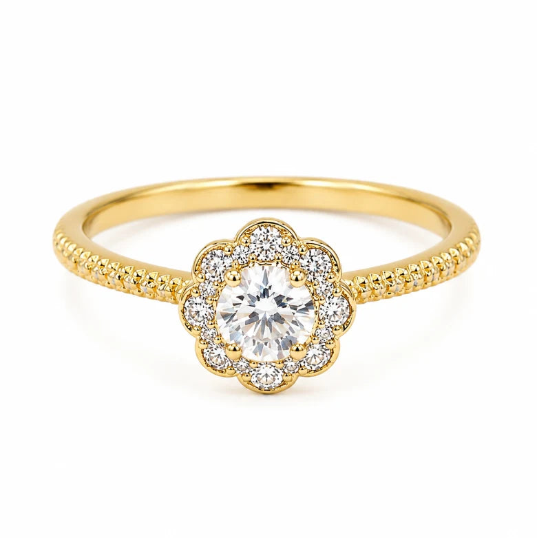 Anel Flor Zircônia dourado em fundo branco