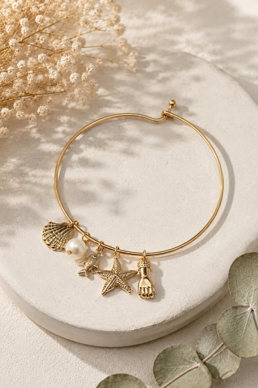 Bracelete com Pingentes em composição elegante