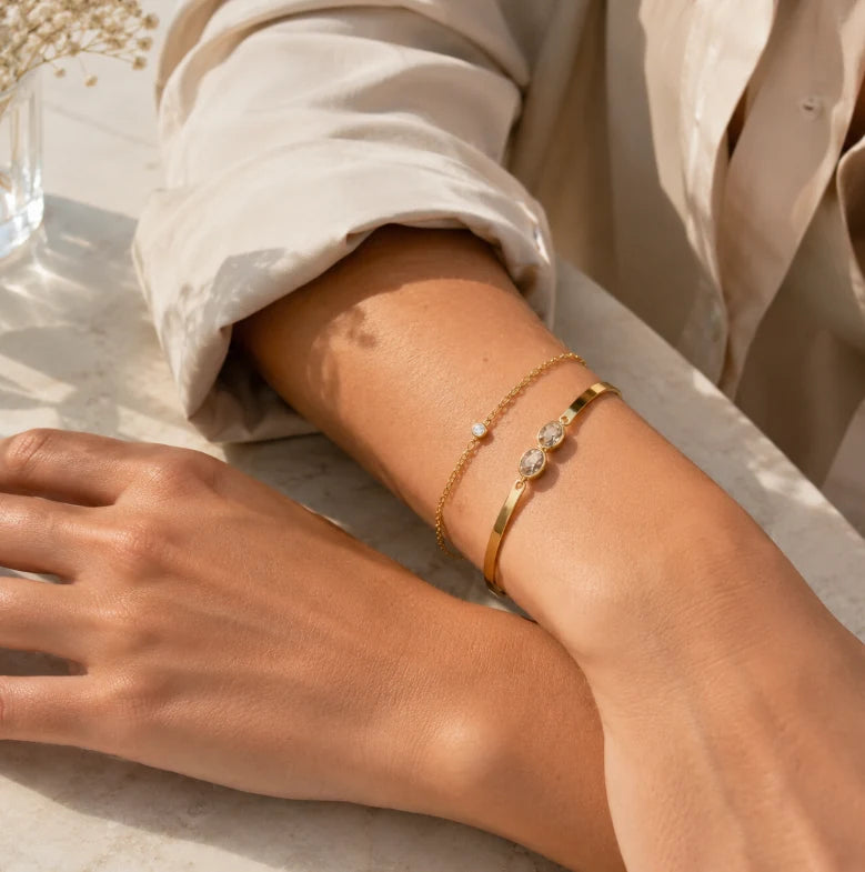 Bracelete Ponto de Luz usado no pulso