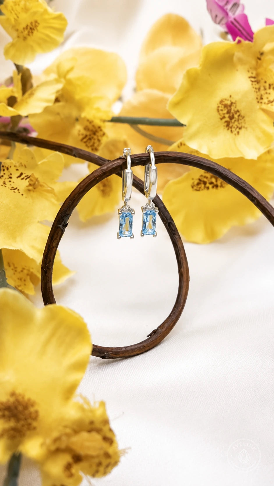 Brinco Zircônia Azul em prata 925 suspenso — Aveline