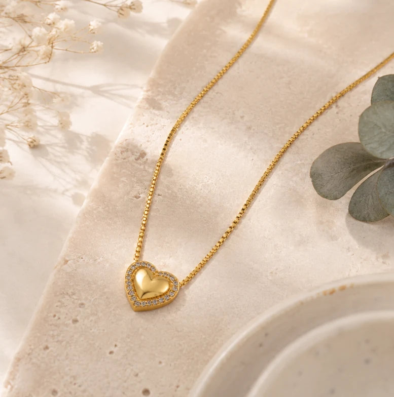 Colar Coração Cristal em composição elegante